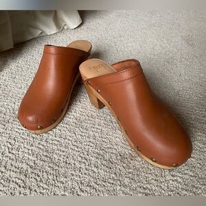 Been Woodpeckerr Clog in Tan